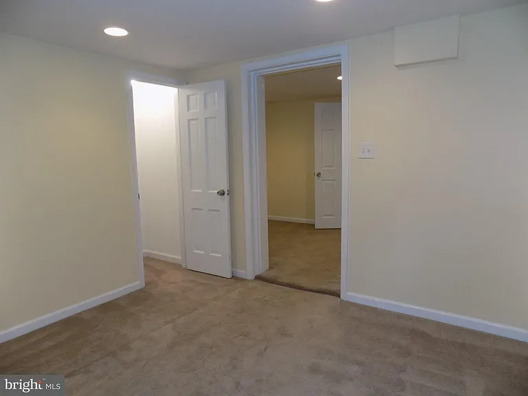 138 S Abingdon St — Photo 25