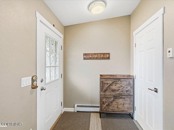 3rd image of 1611 S Abby Blvd