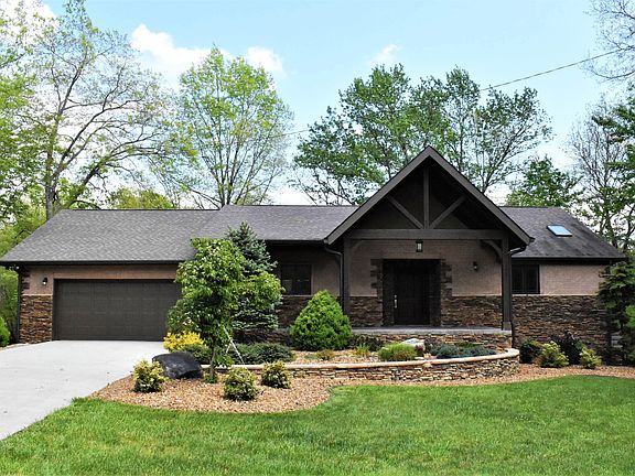 3rd image of 26 Beachwood Ln