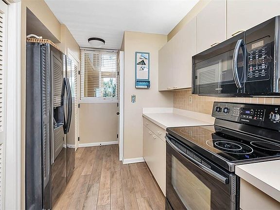 4th image of 1300 Downing St APT 284