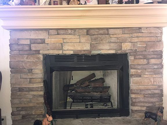 2nd image of 416-4H Oakmont Dr