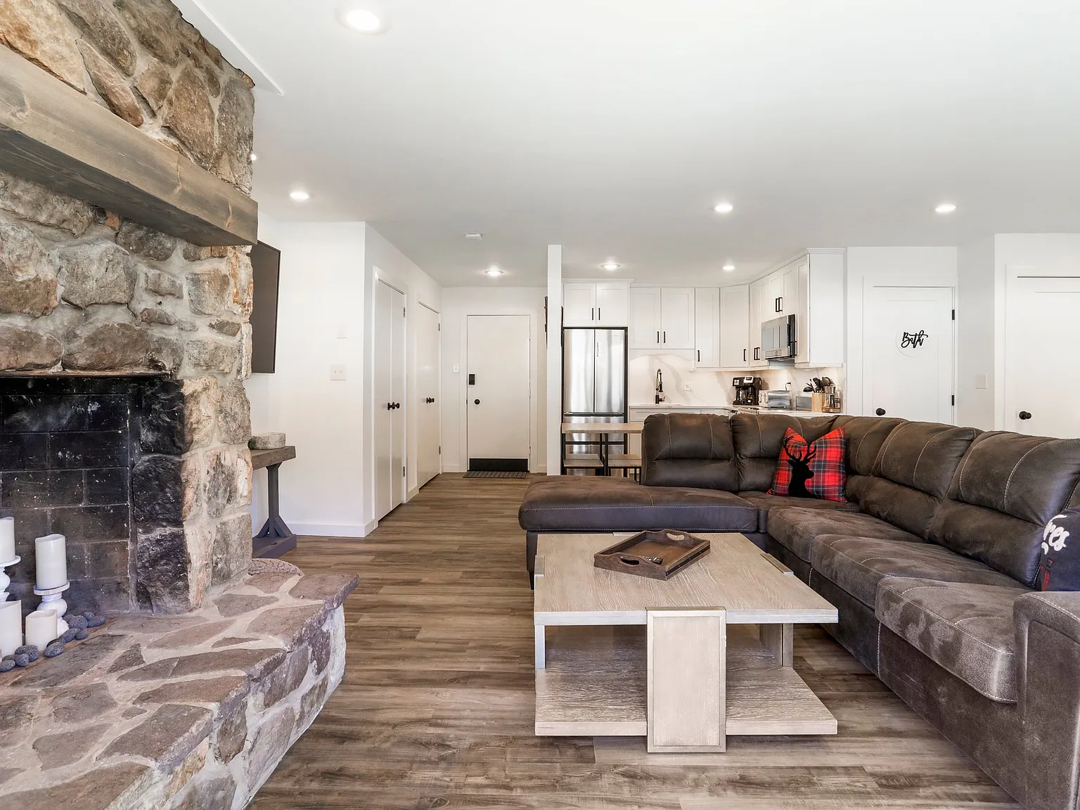 1 bed, 640 sqft, $2,000 — Photo 2