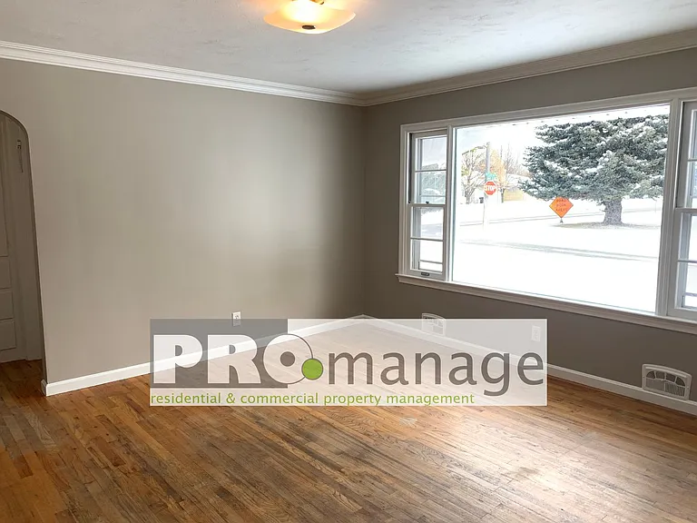900 Spratt Ave — Photo 4