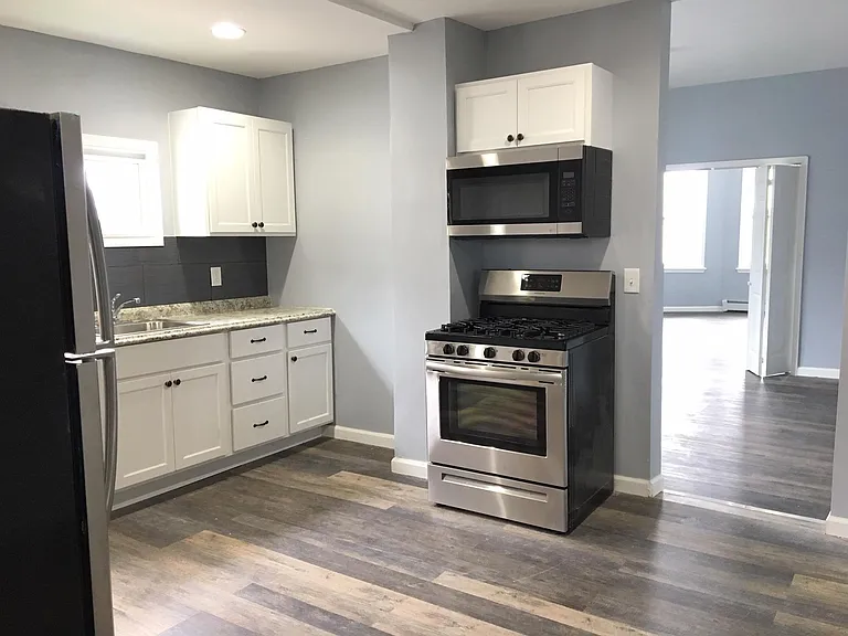 128 N 8th St #1 — Photo 1