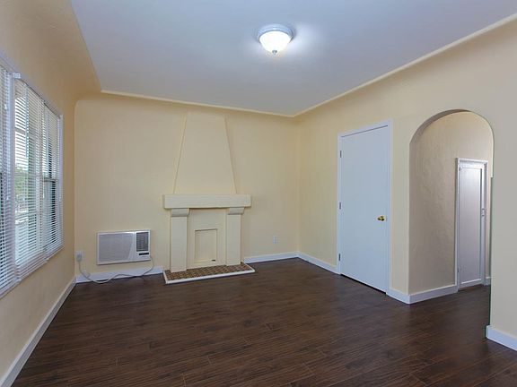 4th image of 530 E Burnett St