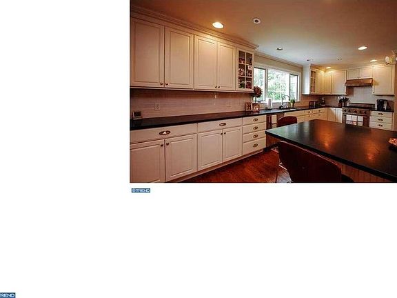 5th image of 13 Dickinson Ln