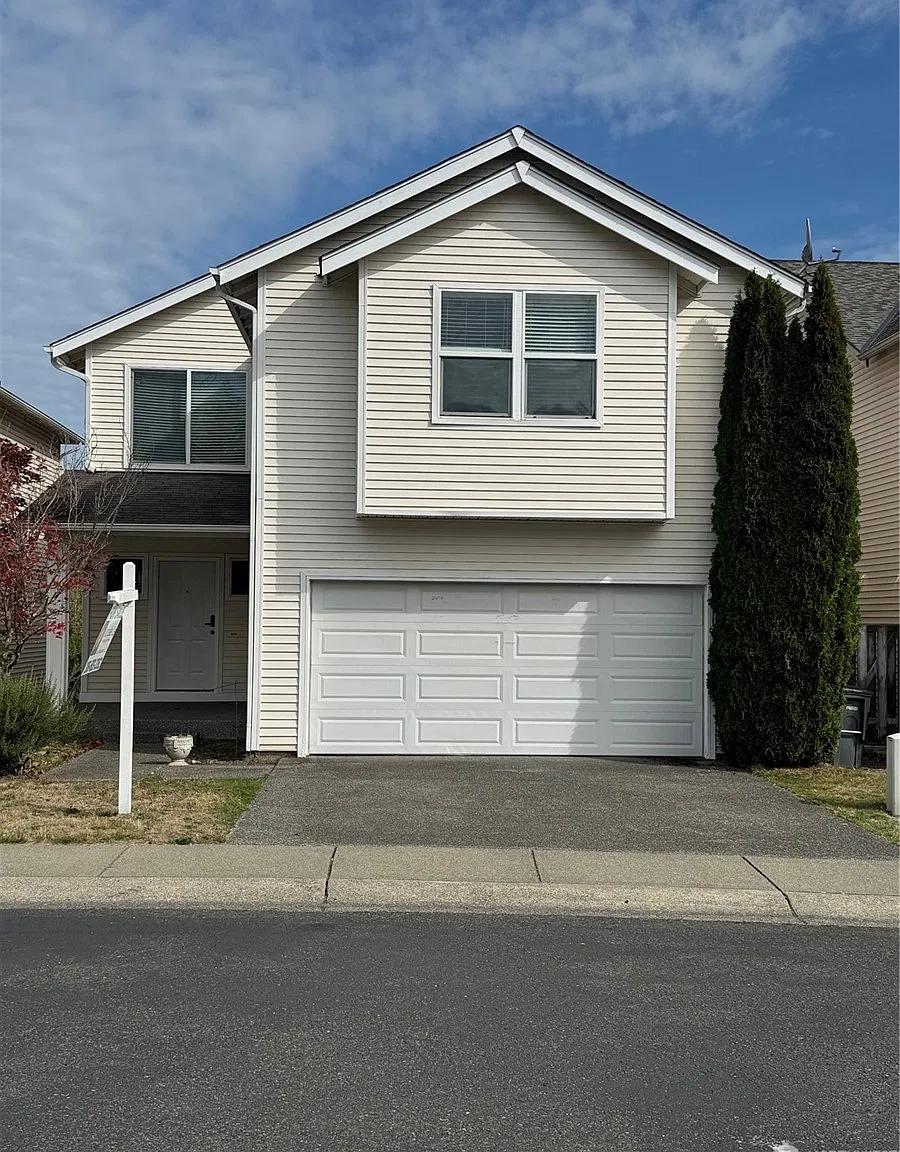 5 bed, 2544 sqft, $4,000 — Photo 1