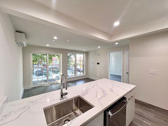 4th image of 25-31 27th St #2F