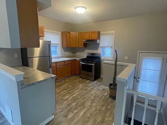 2nd image of 409 Cretin Ave S