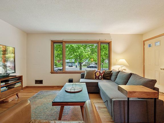 5th image of 5 Hillside Ct