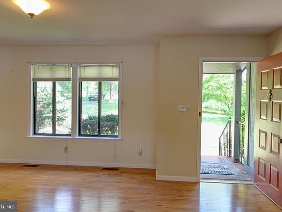 3rd image of 265 N Lakeshore Dr