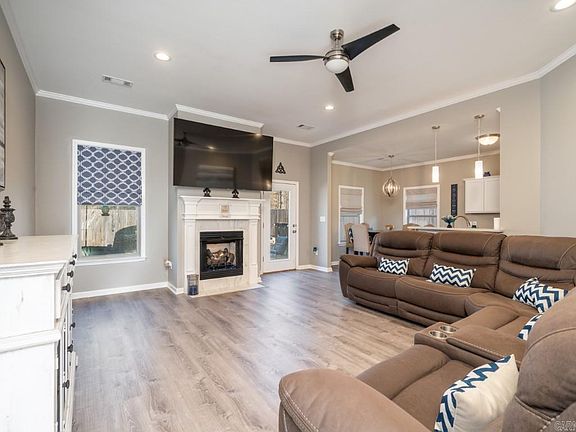 3rd image of 218 Diamondhead Dr