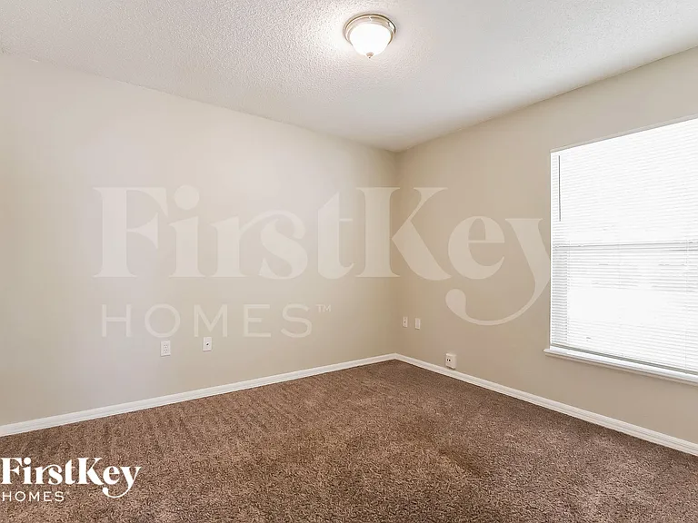 1033 Old Barn Rd — Photo 13