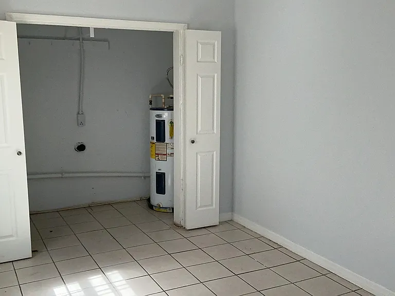 1306 Carlsbad Pl — Photo 4