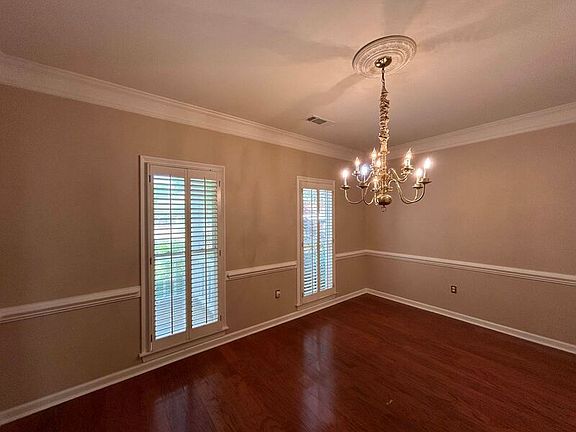 5th image of 521 Ashton Woods Ct