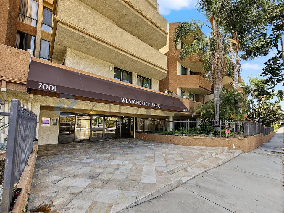 7001 S La Cienega Blvd #101