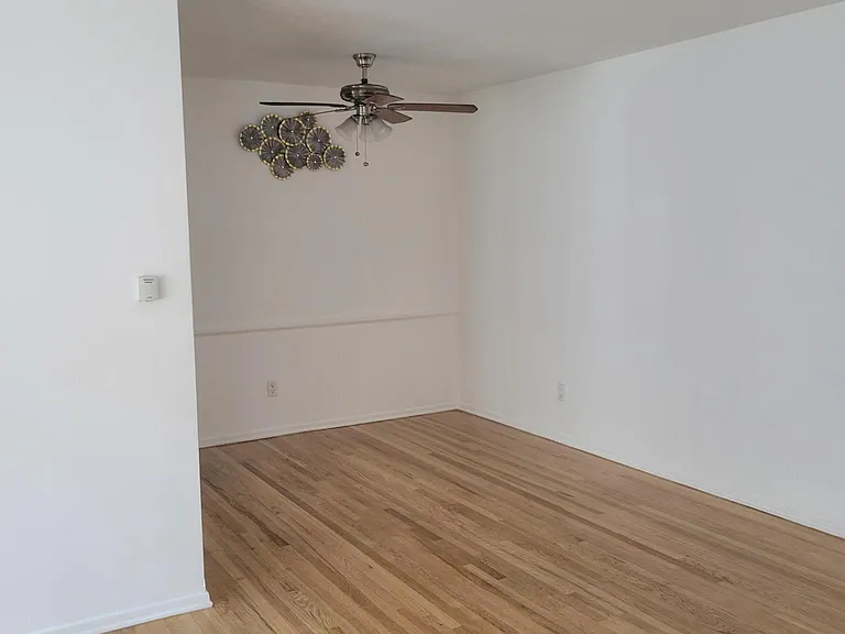 103 N Hayworth Ave — Photo 9
