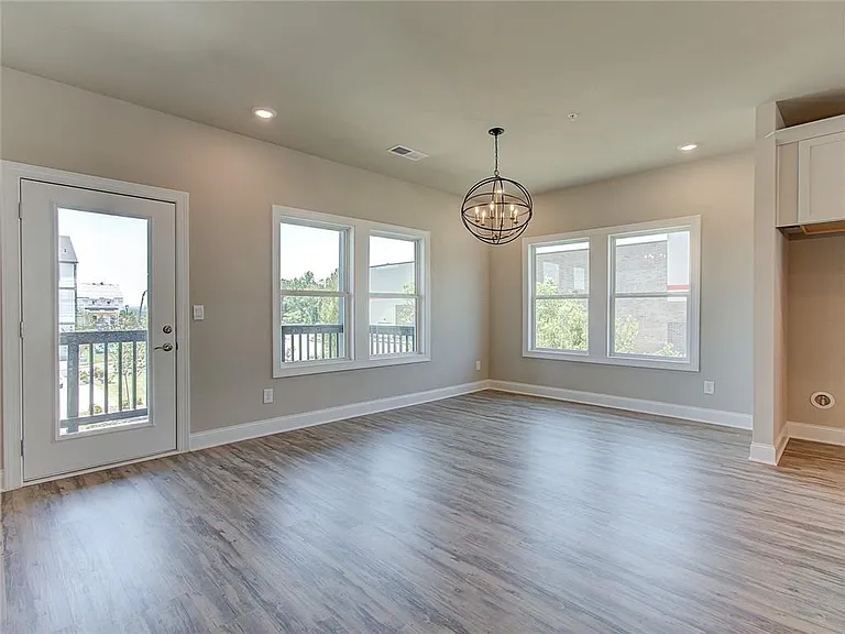 1095 Knoxboro Ln — Photo 11