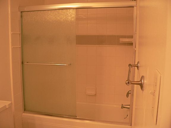 Hall Bath Tub/Shower