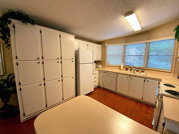 5th image of 136 Condado Ct
