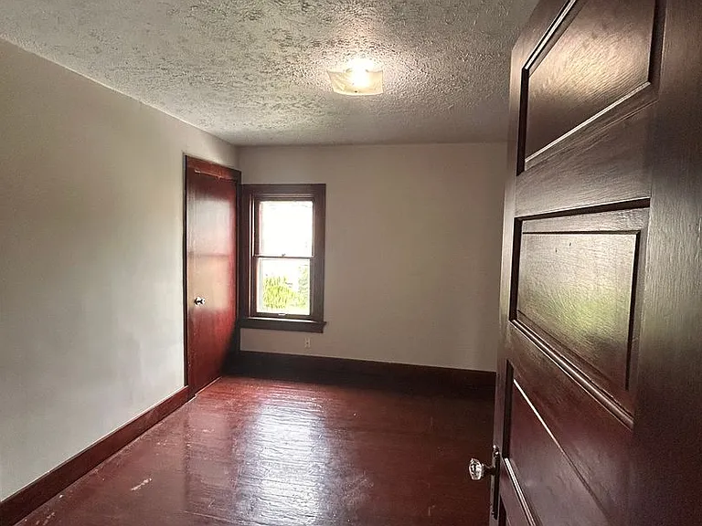 434 Rose Ln — Photo 6