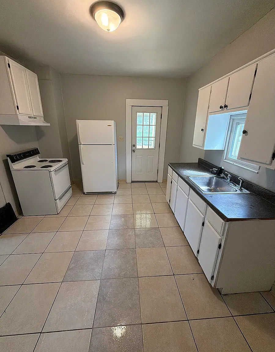 3 bed, 1248 sqft, $895 — Photo 3