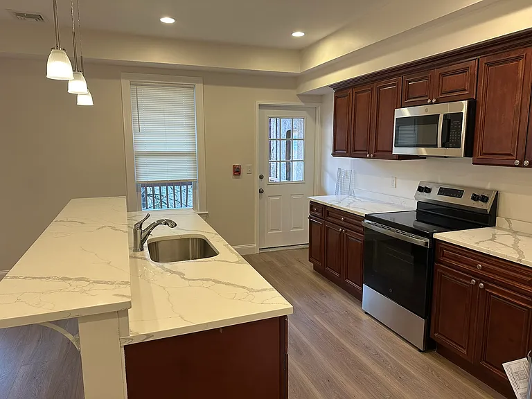 39 Calumet St #B — Photo 4