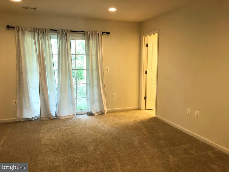 8323 Heritage Crossing Ct — Photo 16
