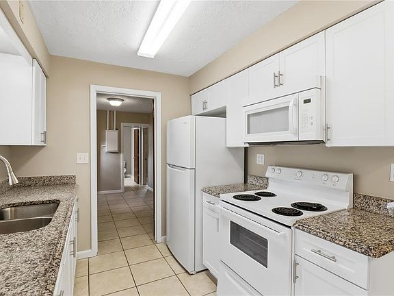 3rd image of 38 REGINA BOULEVARD