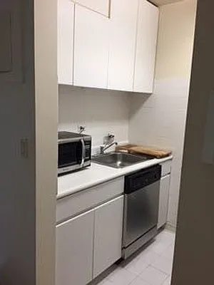 Rented by MetroCondos LLC | media 52