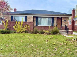 22637 Mylls St, Saint Clair Shores, MI 48081