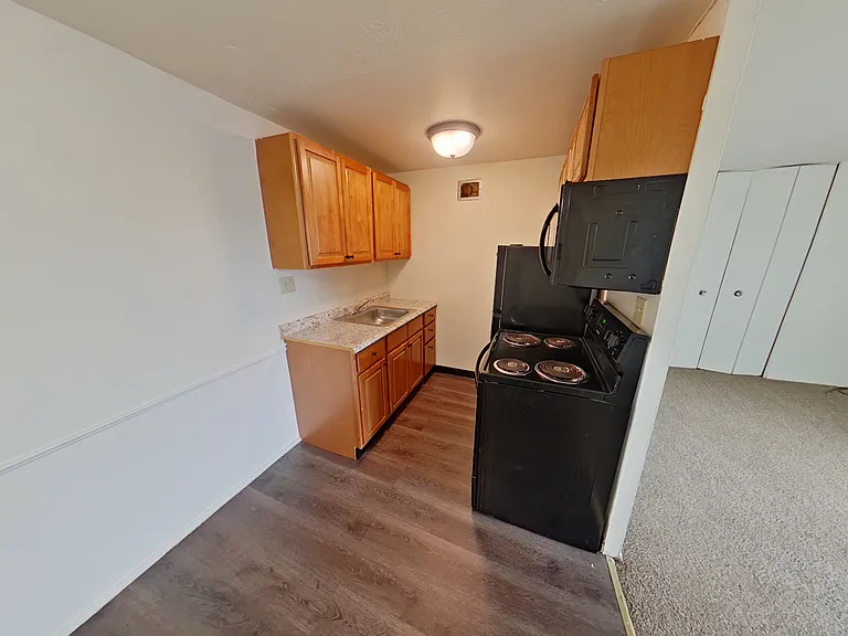 Kamden Village Apartments — Photo 9