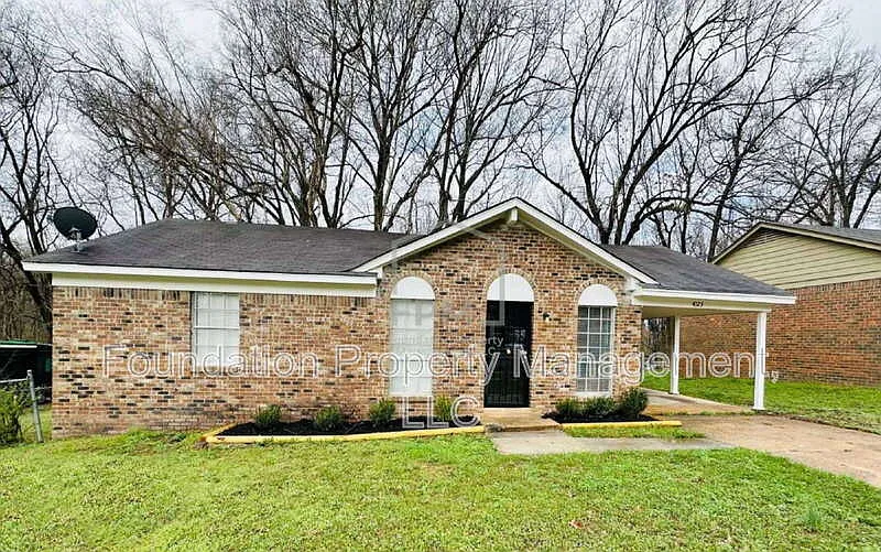 3 bed, 1.5 bath, 1239 sqft, $1,150 — Photo 1