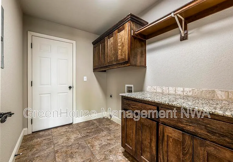 2907 Tanglewood Ave — Photo 15