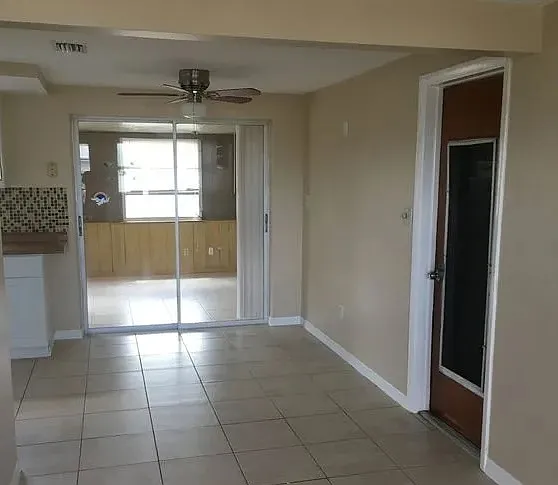 4050 Chesswood Dr — Photo 4