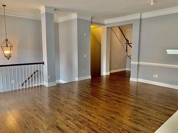 2nd image of 1287 Creekside Pl SE