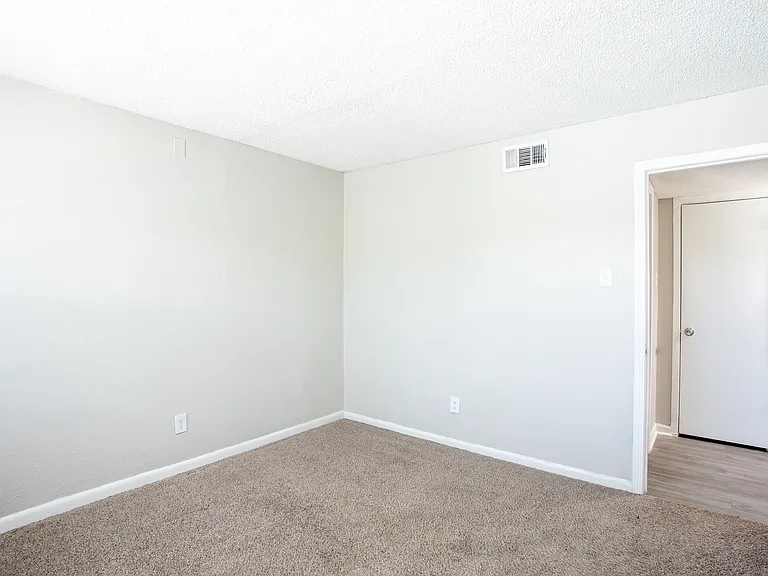 2728 N Buckner Blvd — Photo 21