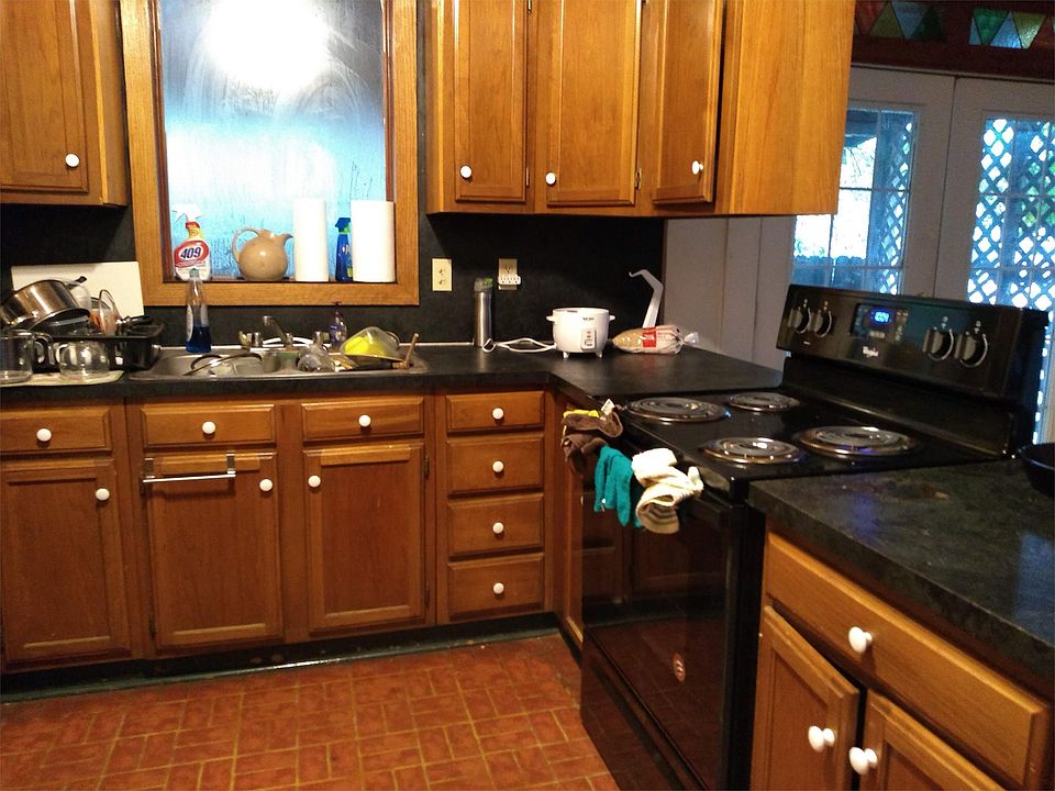 2nd image of 601 Minden St