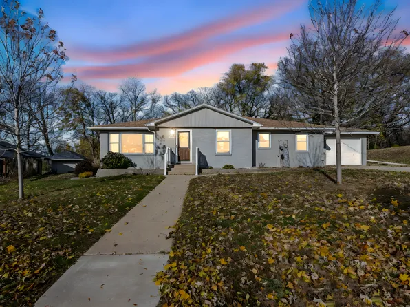 110 Circle Dr, Jackson, MN 56143