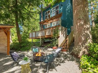 674 Moji Ln NW, Bainbridge Island, WA 98110