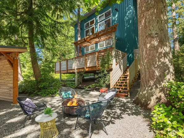 674 Moji Lane NW, Bainbridge Island, WA 98110