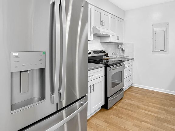 4th image of 208 Finley Forest Dr
