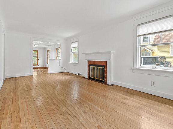 4th image of 1008 Cambridge Dr