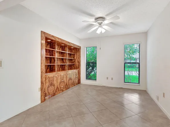 6292 Red Cedar Circle, Greenacres, FL 33463