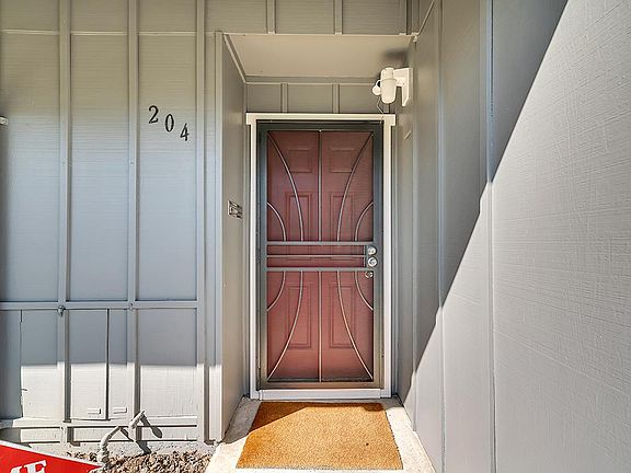 2nd image of 204 Park Ln