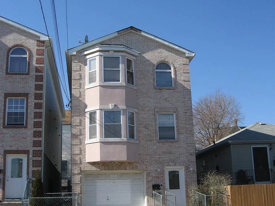 Building Photo 3