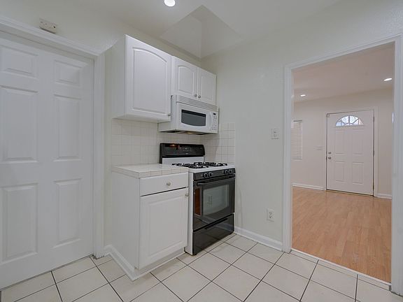 2nd image of 676 N Hoover St #676