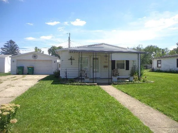 702 Brookfield Dr, New Carlisle, OH 45344