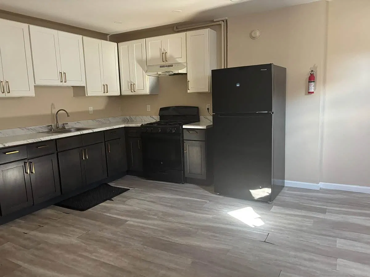 2 bed, 2466 sqft, $1,750 — Photo 4
