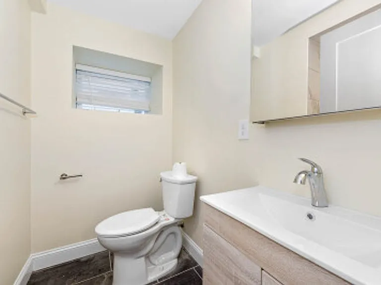70-72 Stanley Ave — Photo 18